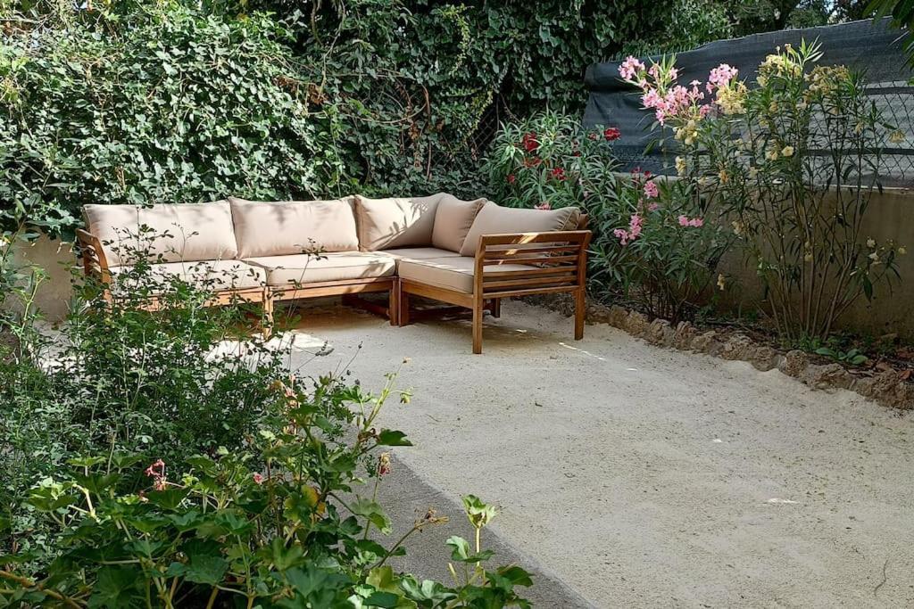Grand Appartement, 2 Chambres Et Jardin Nimes Ngoại thất bức ảnh