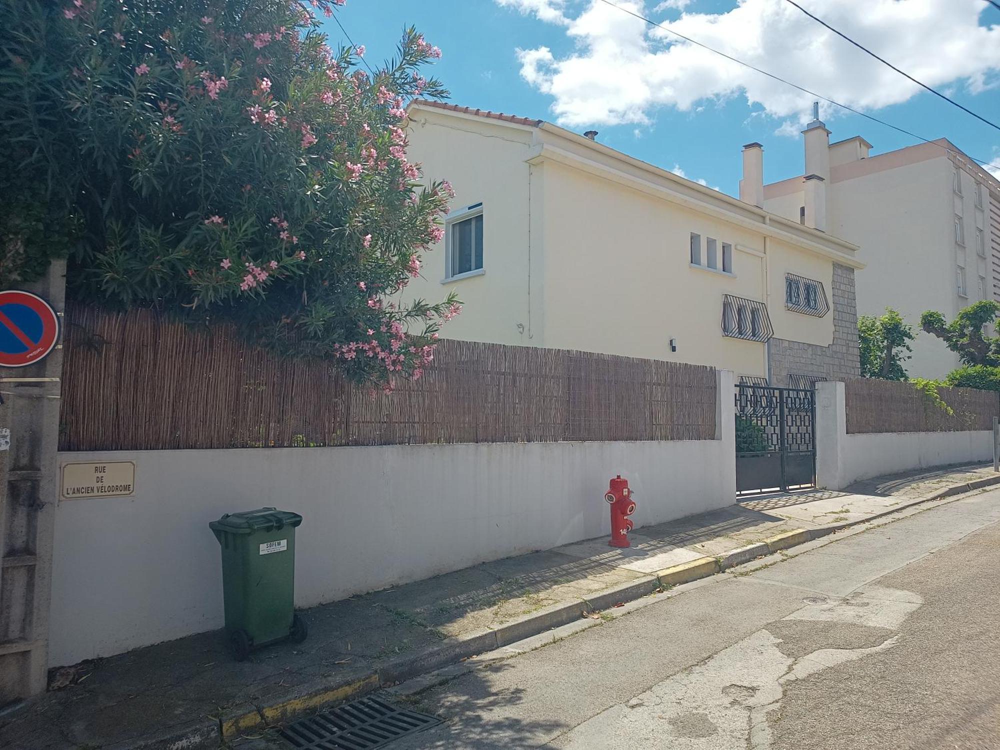 Grand Appartement, 2 Chambres Et Jardin Nimes Ngoại thất bức ảnh