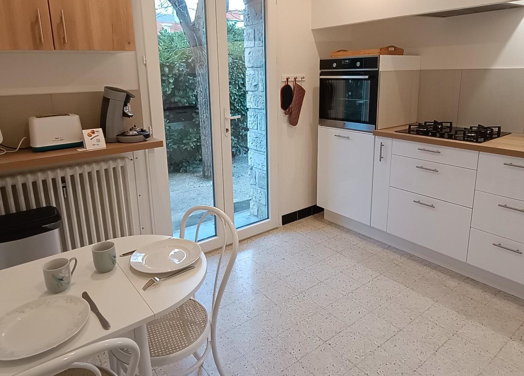 Grand Appartement, 2 Chambres Et Jardin Nimes Ngoại thất bức ảnh